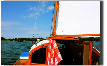 Segeln zwischen Fl&ouml;ssen und Hausbooten